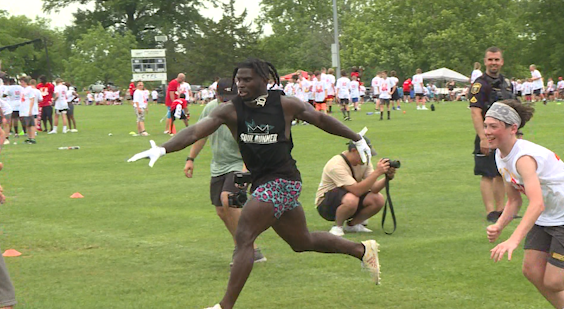 Former Chief Tyreek Hill hosts youth camp in Joplin, Local Sports