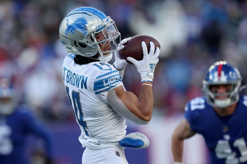 Detroit Lions running back Jahmyr Gibbs (26) warms up before the