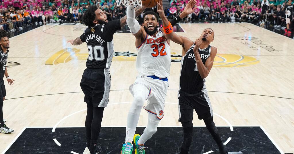 Knicks steal Game 1 from Spurs with 105-95 win