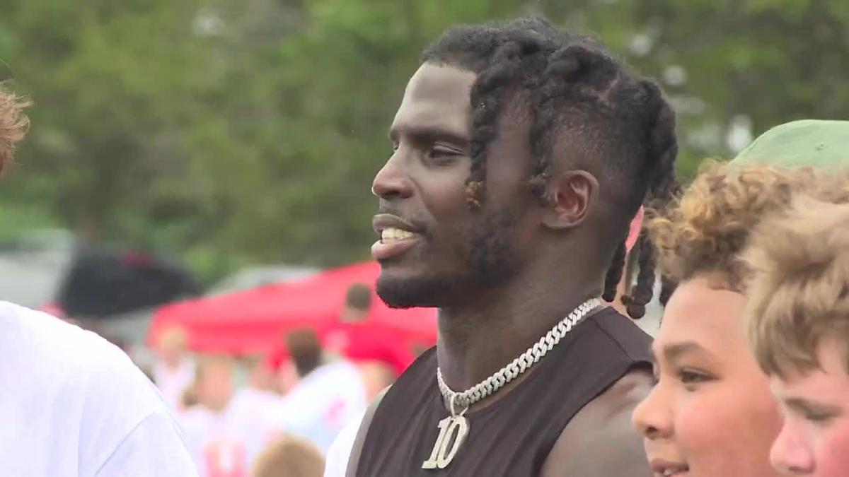 Former Chief Tyreek Hill hosts youth camp in Joplin