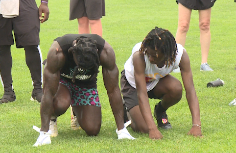 Kansas City Chiefs Wide Receiver Tyreek Hill visits Cedar Rapids for  football camp