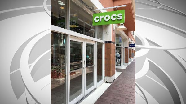 crocs donating shoes to healthcare workers