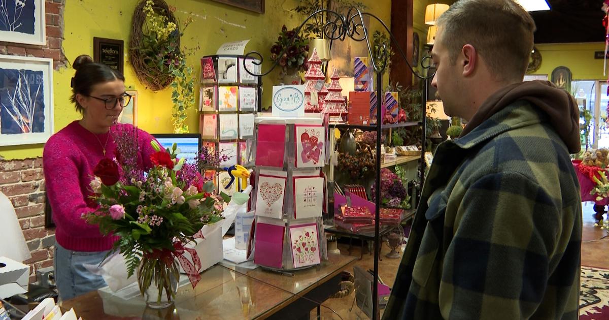 Columbia flower shop sees big business on Valentine’s Day Columbia flower shop sees big business on Valentine’s Day