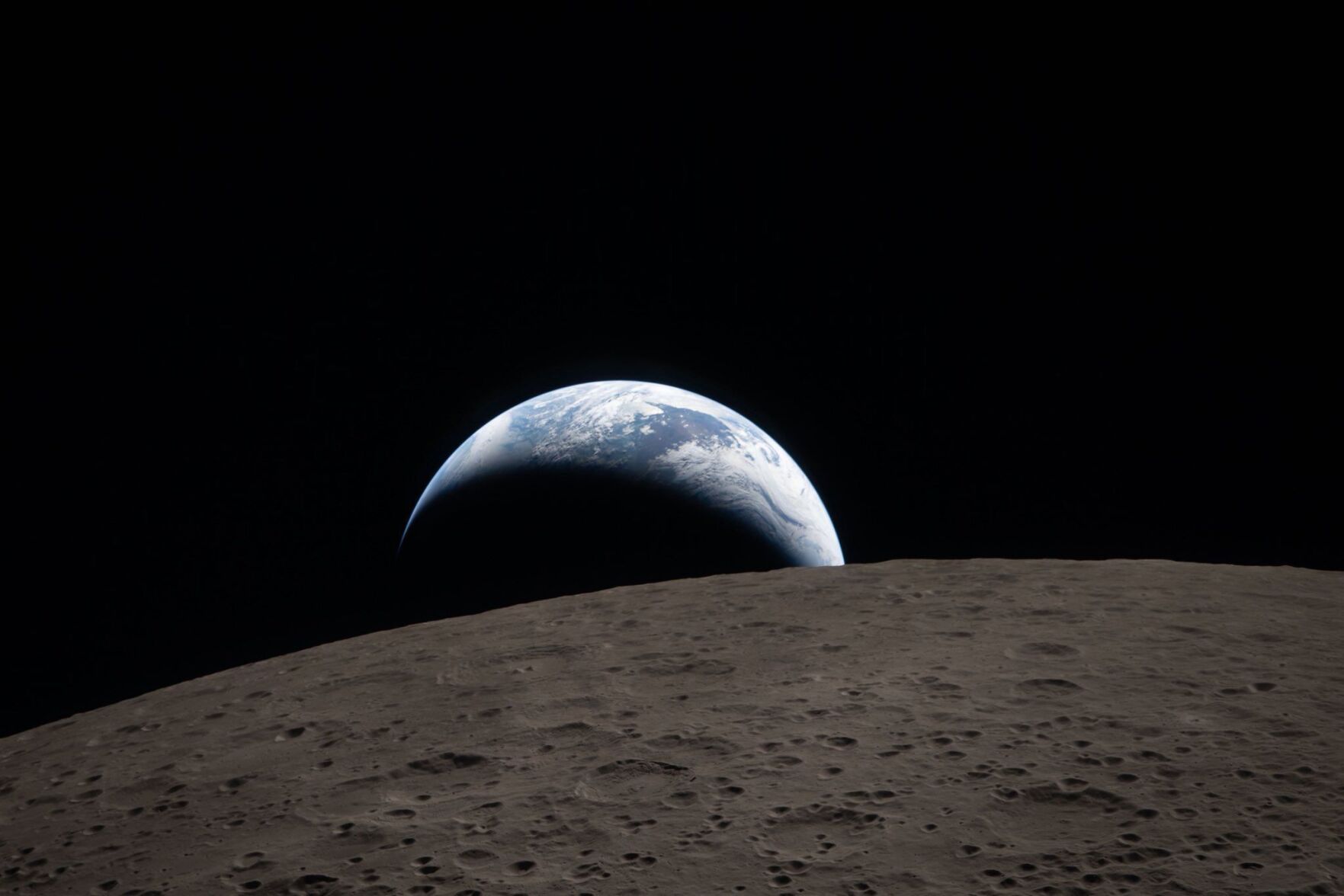 NASA releases new 'Earthset' and eclipse images taken during