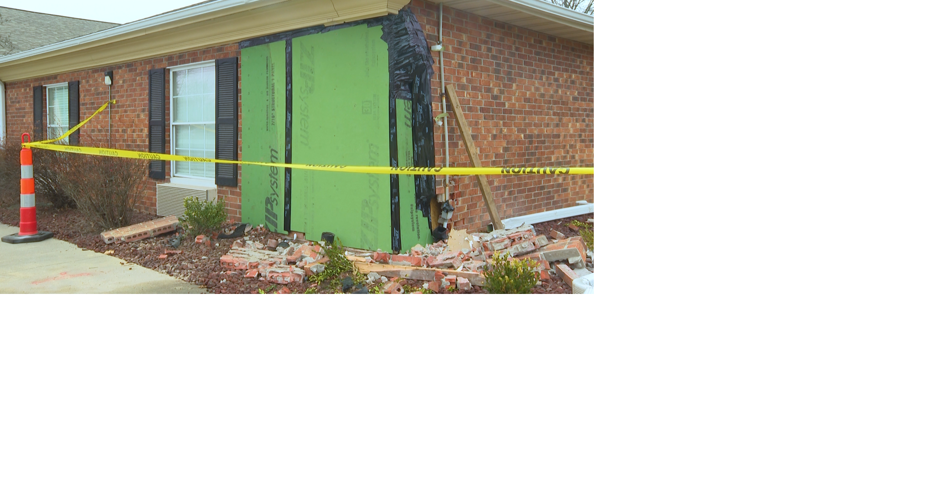 One dead after car crashes into Jefferson City building | Mid-Missouri ...