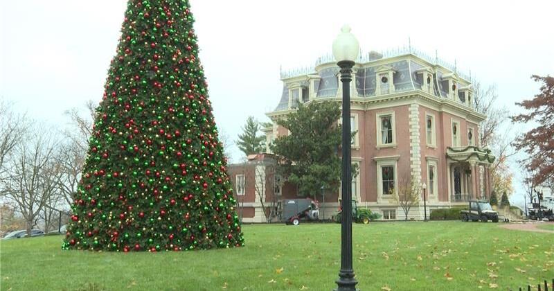 Governor's Mansion sets up to host tree lighting and Candlelight Tours