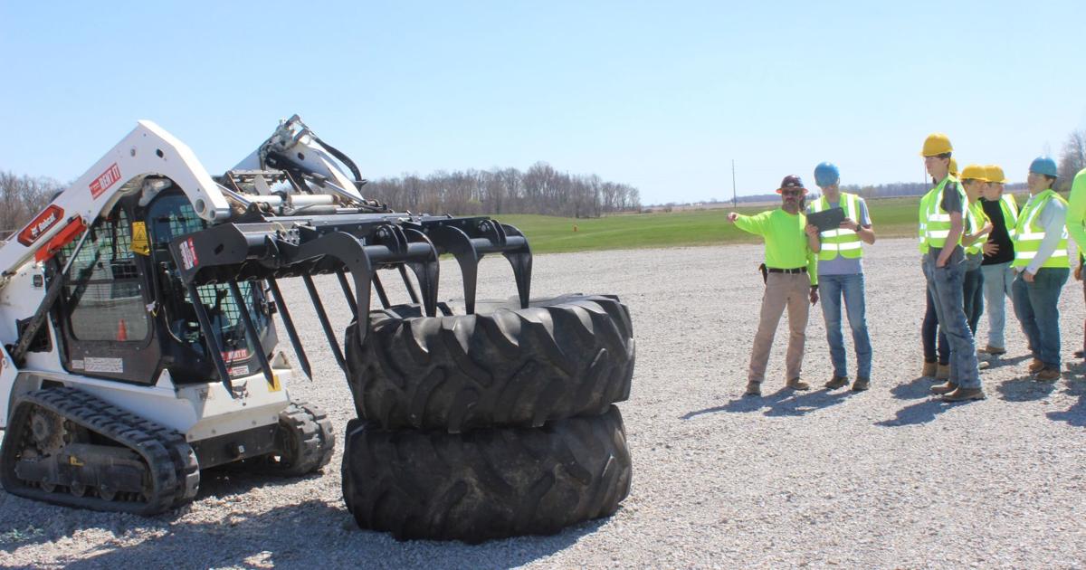 Tech Loader Construction class introduced to high-tech loader | Garrett Clipper ...