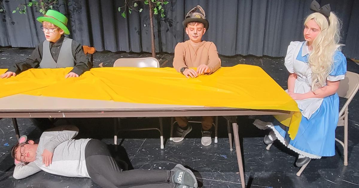 Middle school actors to perform 'Alice in Wonderland