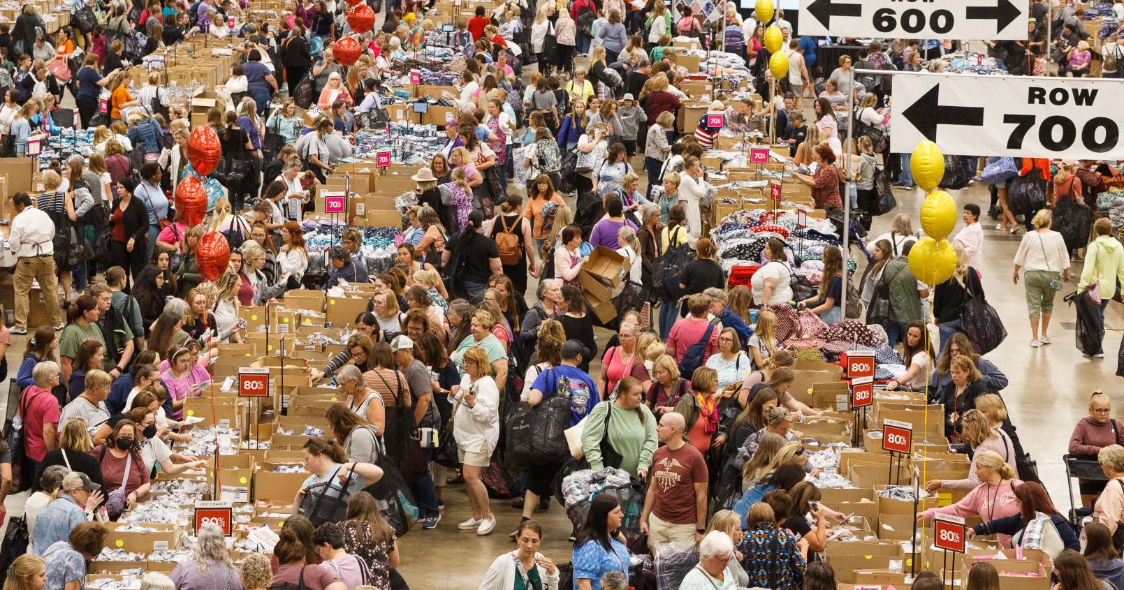 Vera Bradley Outlet Sale draws discount seekers - Vimarsana News