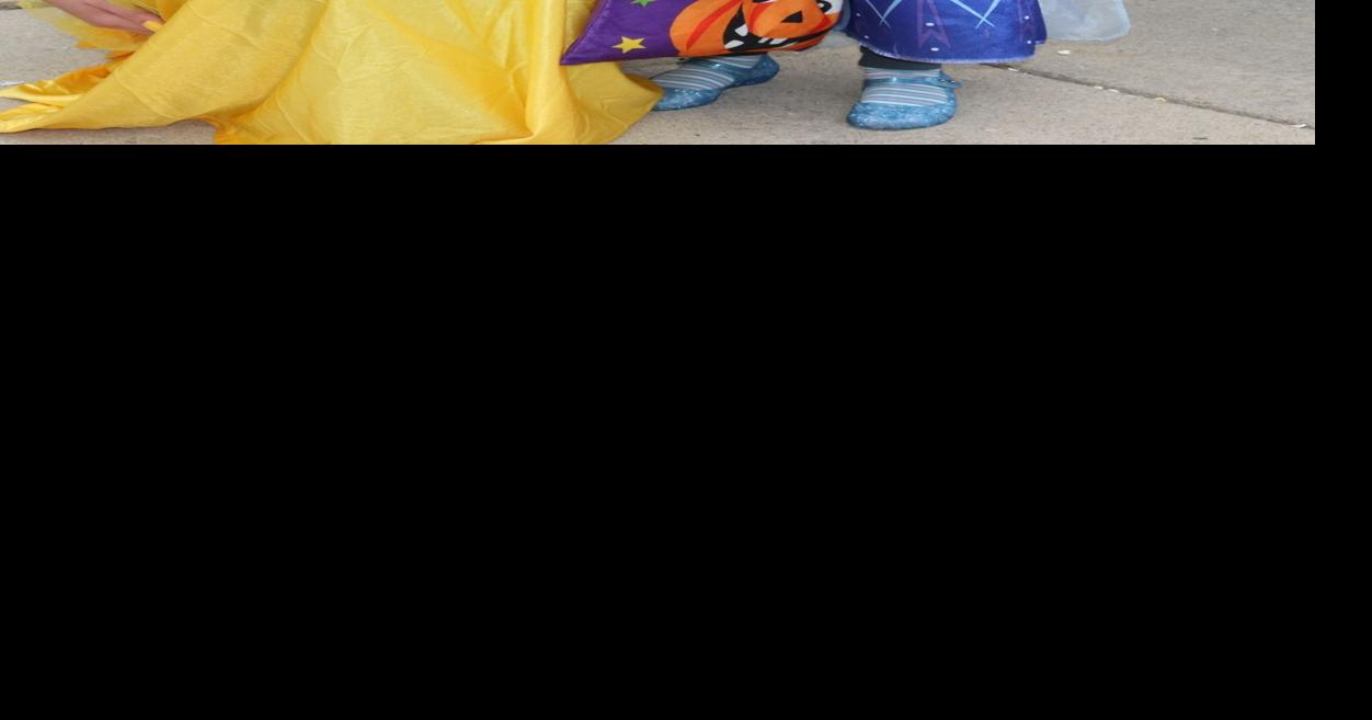 Downtown trickortreat in Garrett Thestar