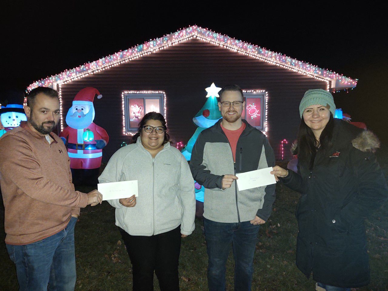 Christmas lighting winners celebrate - Vimarsana News