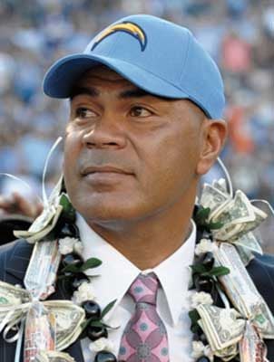 Commentary: Seau's family banned from stage, Eveningstar