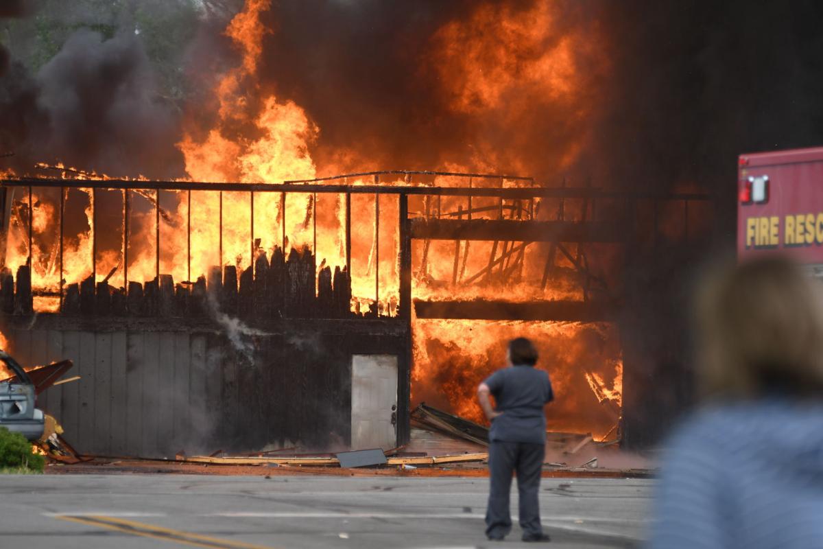 Huge Explosion Kills One In Columbia City Heraldrepublican Kpcnews Com