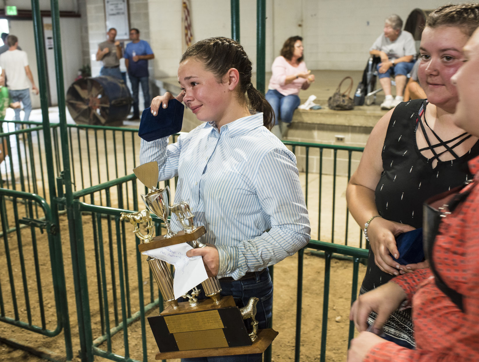 Martin wins large animal showmanship trophy - Vimarsana News