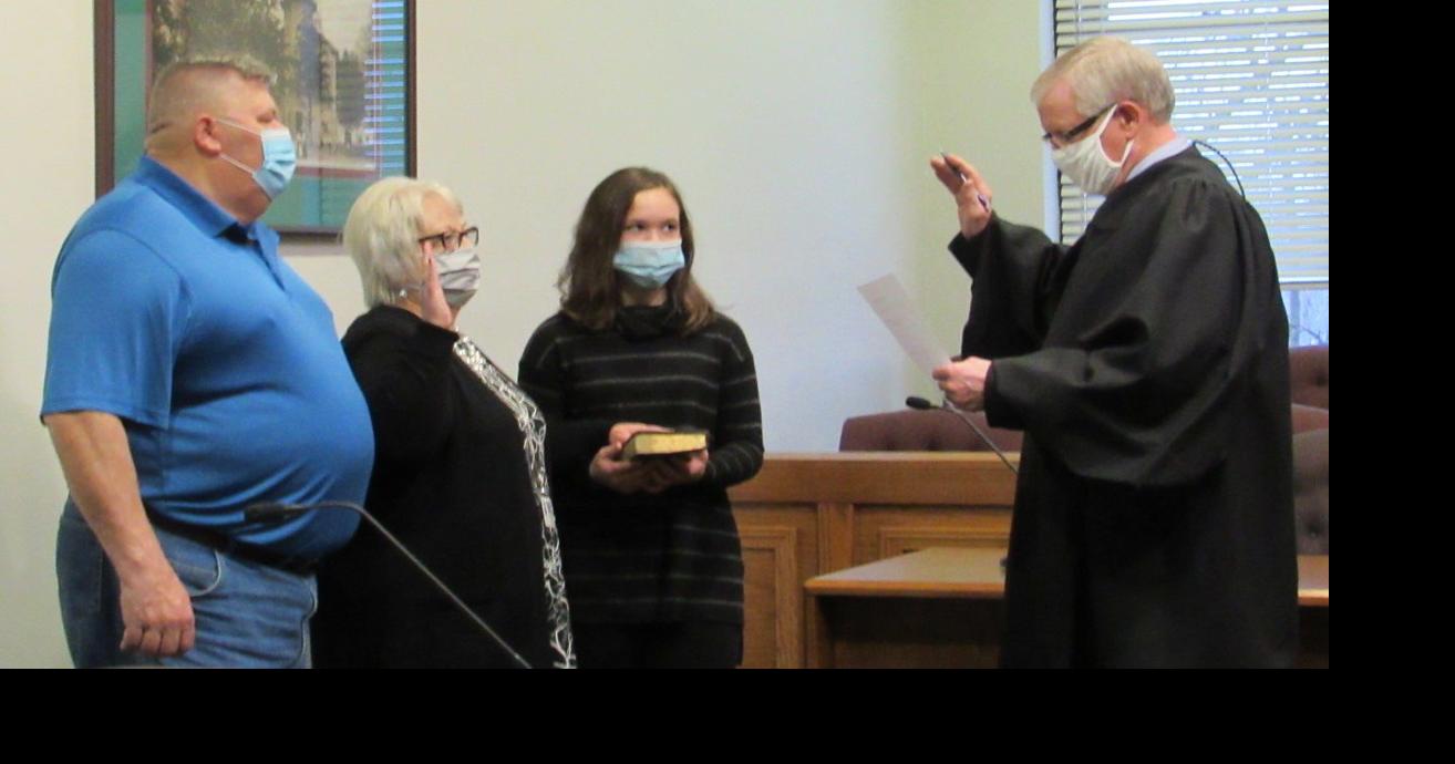 New DeKalb County recorder takes oath Thestar
