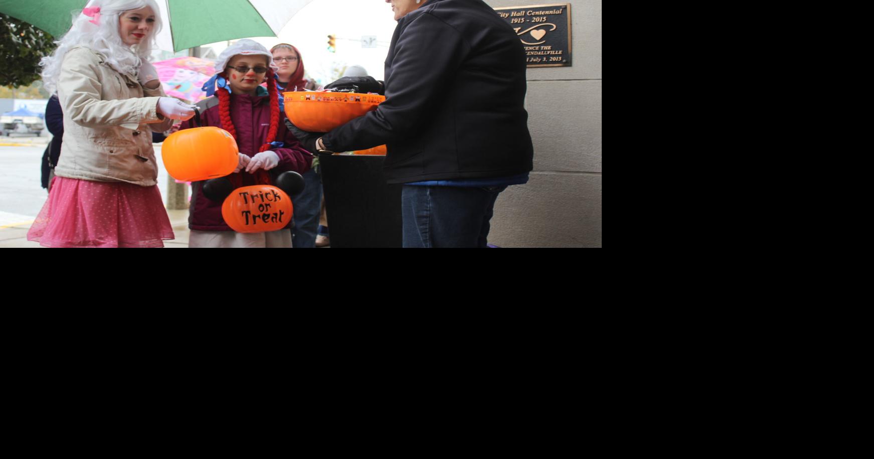 Trickortreat in downtown Kendallville Photo Galleries