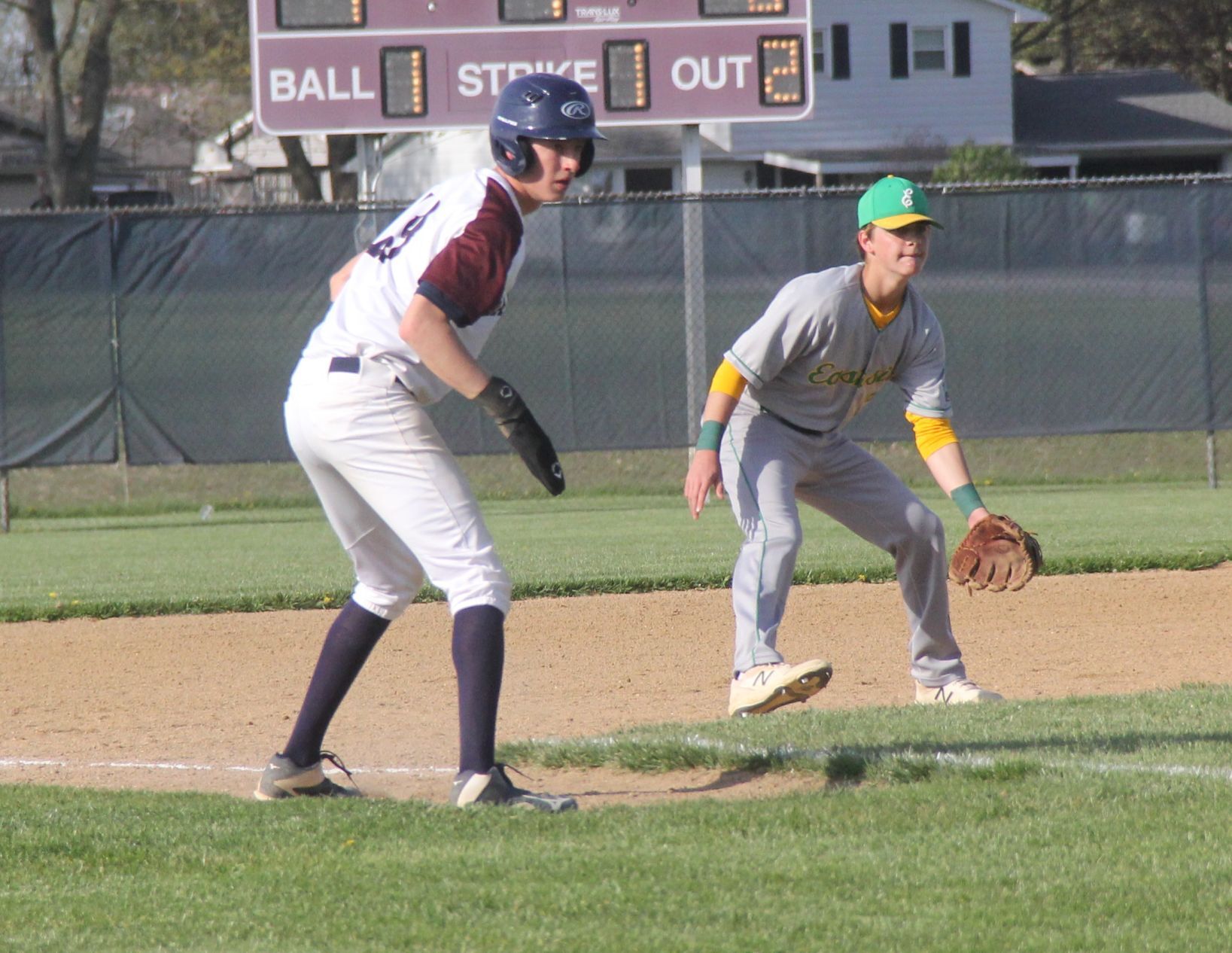 Baseball team splits tournament games - Vimarsana News