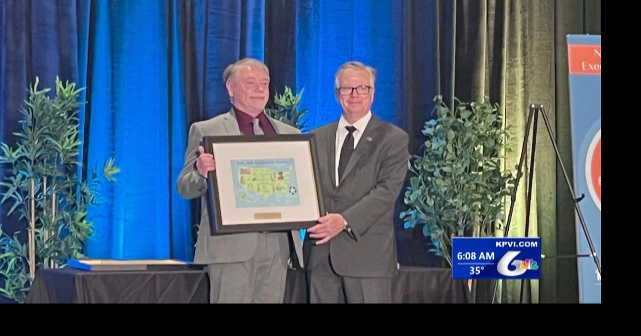 Mayor Mark Dahlquist Receives Award | Local News | kpvi.com