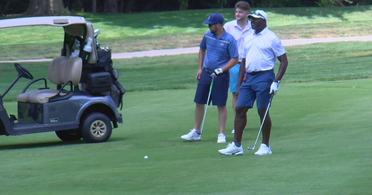 Ehemalige Kansas City Chiefs sammeln Geld für die örtlichen Sportabteilungen der High School in einem Wohltätigkeits-Golfturnier | Nachrichten Ehemalige Kansas City Chiefs sammeln Geld für die örtlichen Sportabteilungen der High School in einem Wohltätigkeits-Golfturnier | Nachrichten