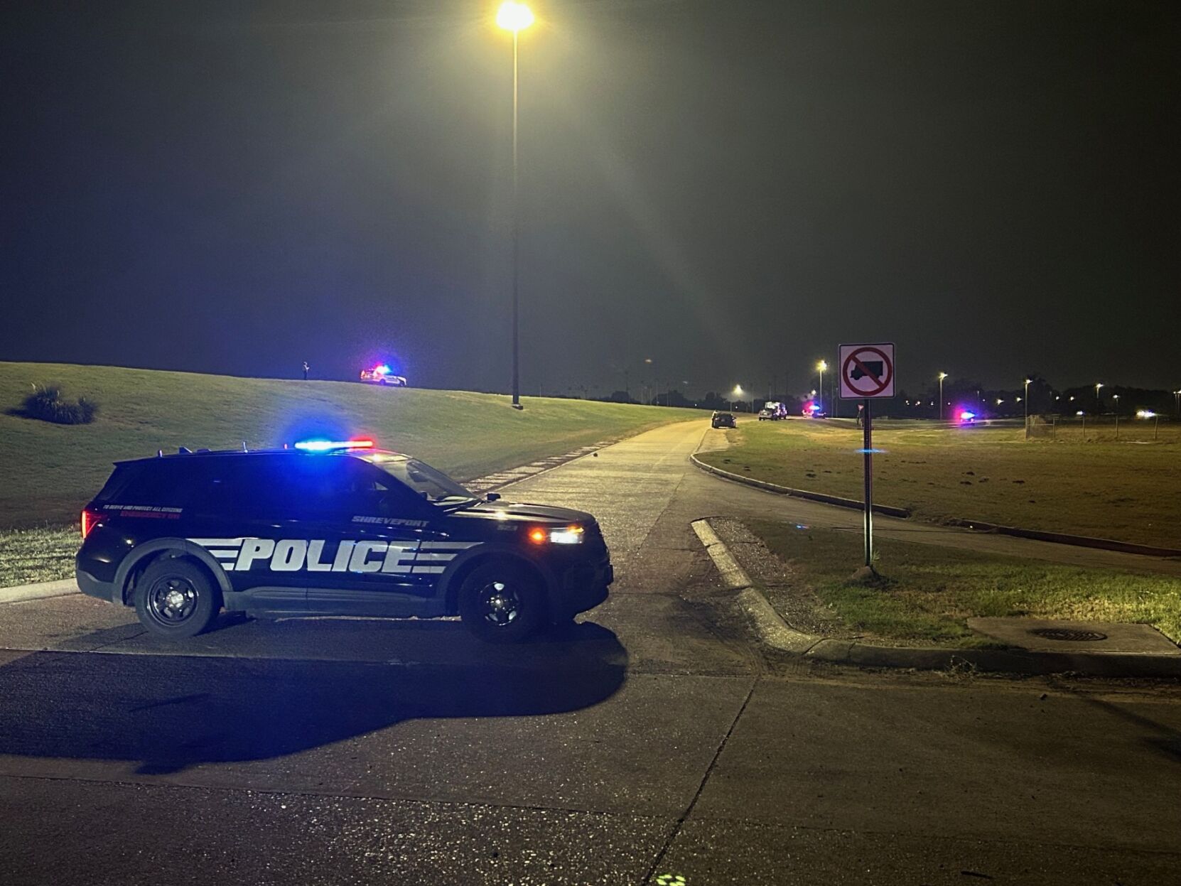 2 dead, 1 injured in Shreveport parkway shooting | News | ktbs.com