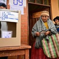 An Aymara woman prepares to cast her vote during the presidential runoff election, in Laja, some 30 km west of La Paz, on October 19, 2025