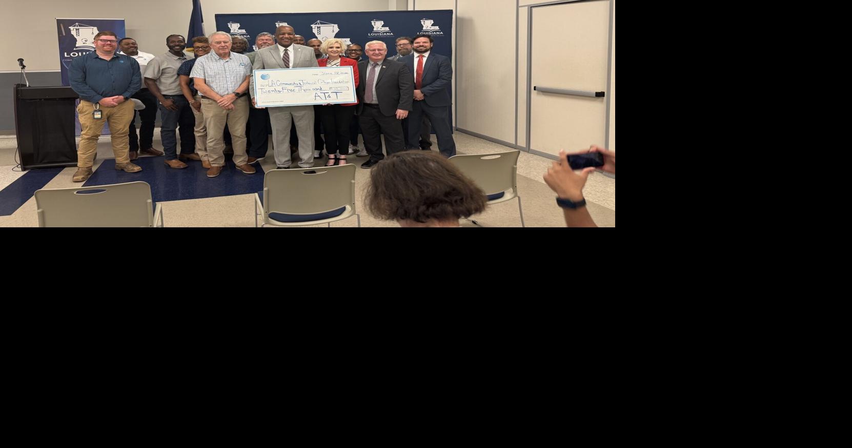 AT&T contributes $25,000 to Louisiana Community and Technical Colleges