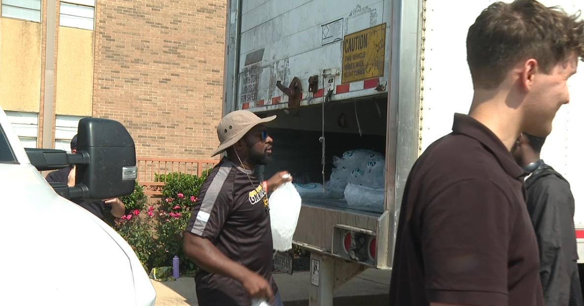 Free ice handed out in Caddo Parish - Vimarsana News