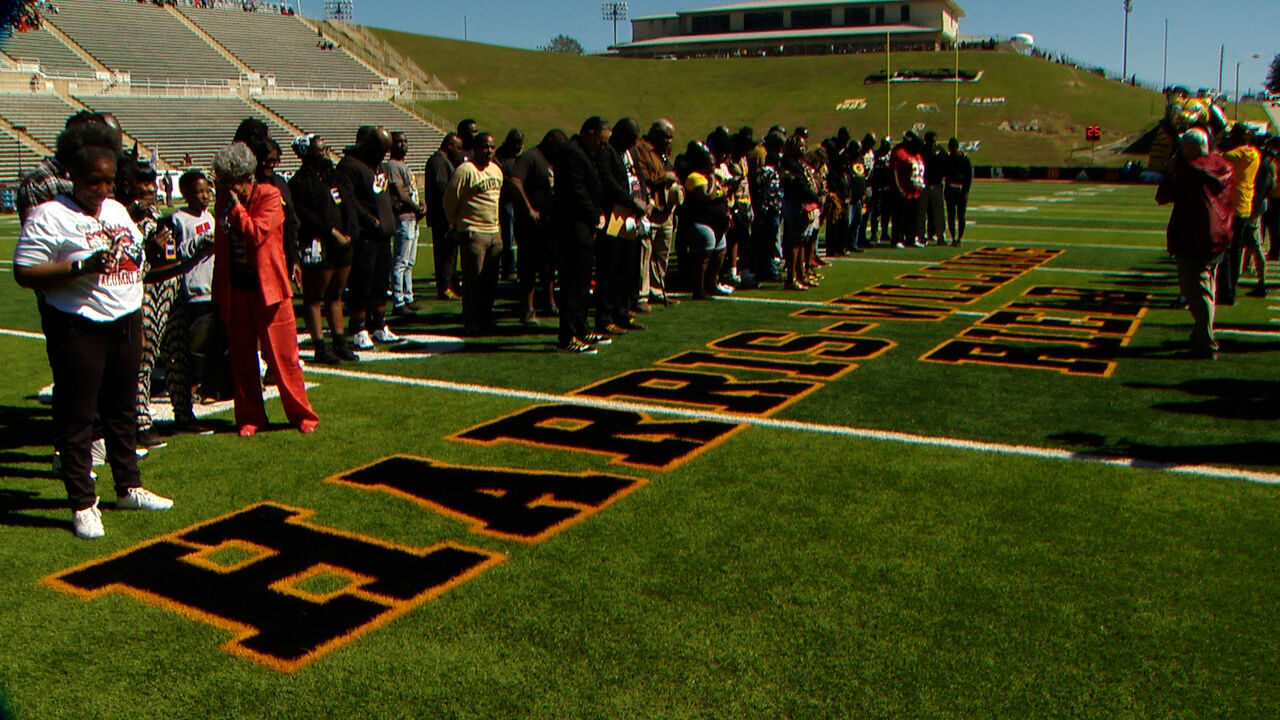 Grambling State to name field after James Harris, Doug Williams