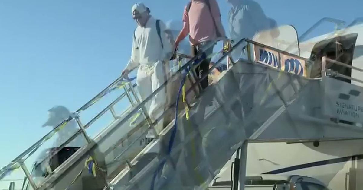 Ktbs.com RAW: WI: MILWAUKEE BREWERS PLANE ARRIVAL | Business | ktbs.com