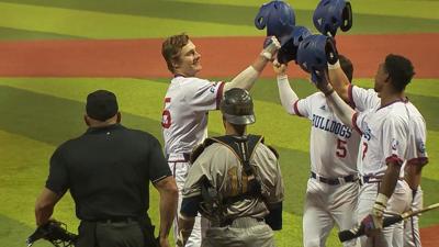 Baseball legend visits Huddleston