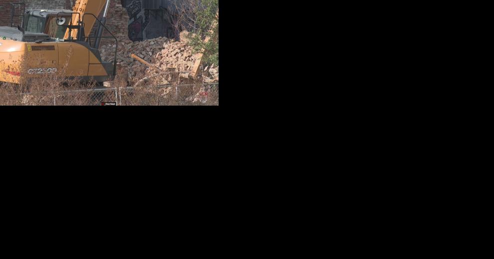 Demolition begins at charred ruins of former Humpfree's - Vimarsana News
