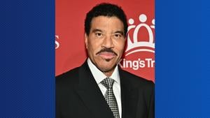 Lionel Richie Pauses Tour Following Heart Procedure