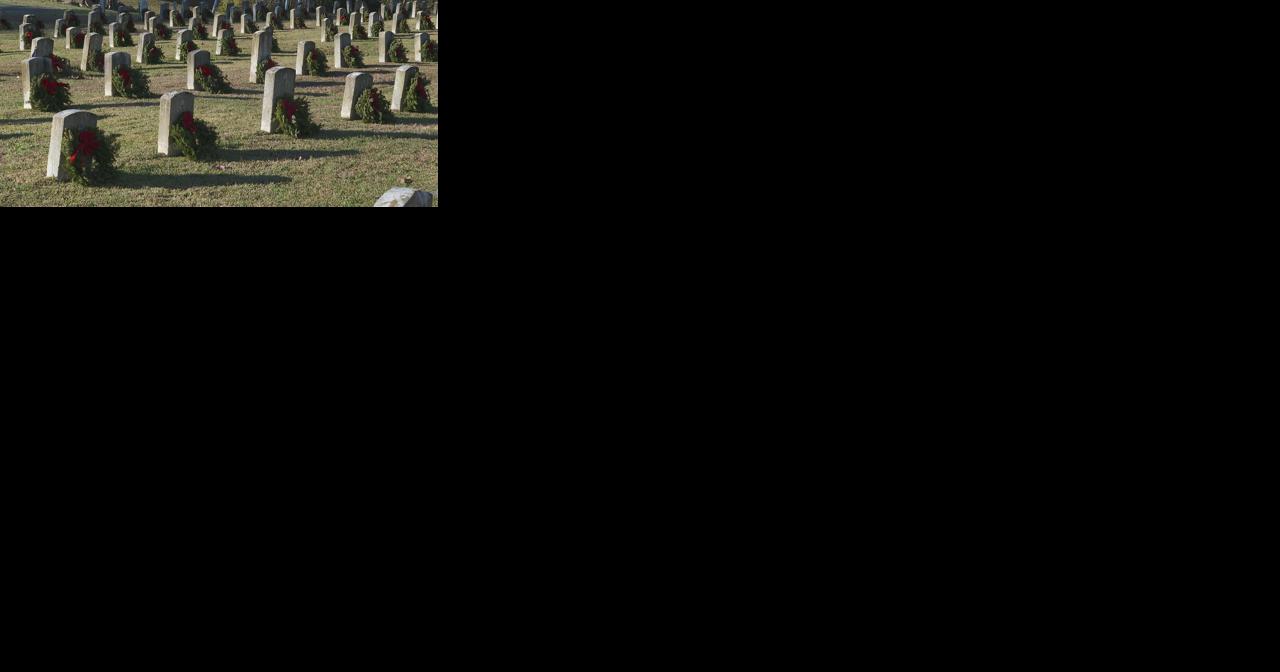 Volunteers place wreaths at Greenwood Cemetery in Shreveport - Vimarsana News
