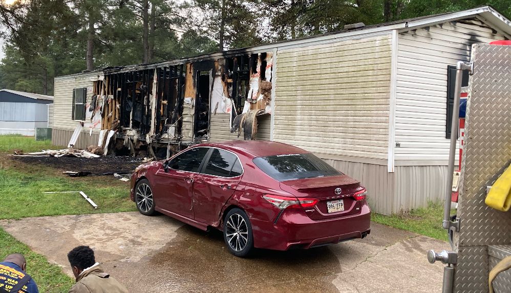 Residents Escape Early Morning Mobile Home Fire In South Shreveport News Ktbs Com