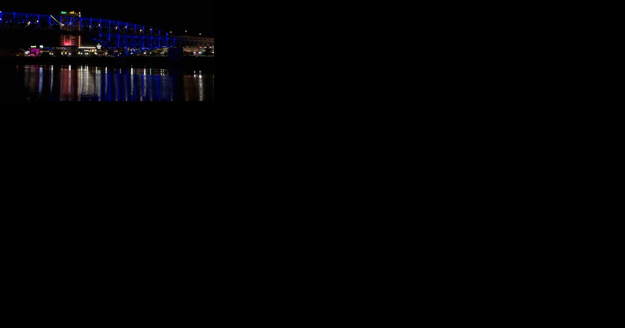 Bakowski Bridge lights up for Glofest - Vimarsana News