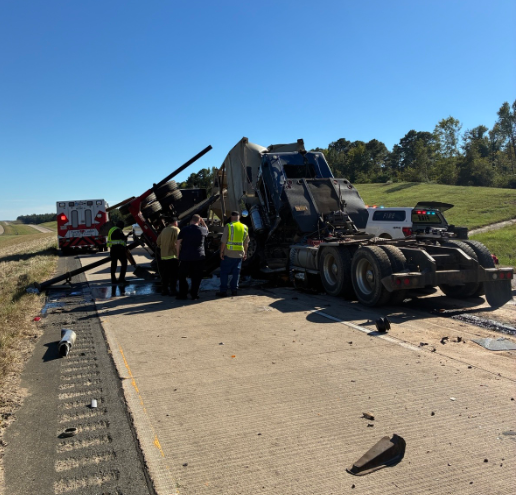 2 big rigs crash on I-49 north of Shreveport; both southbound lanes ...