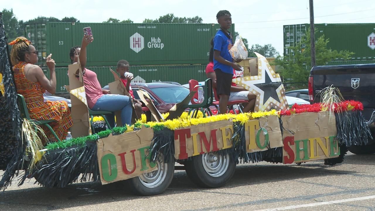 Hundreds celebrate Juneteenth in downtown Alexandria