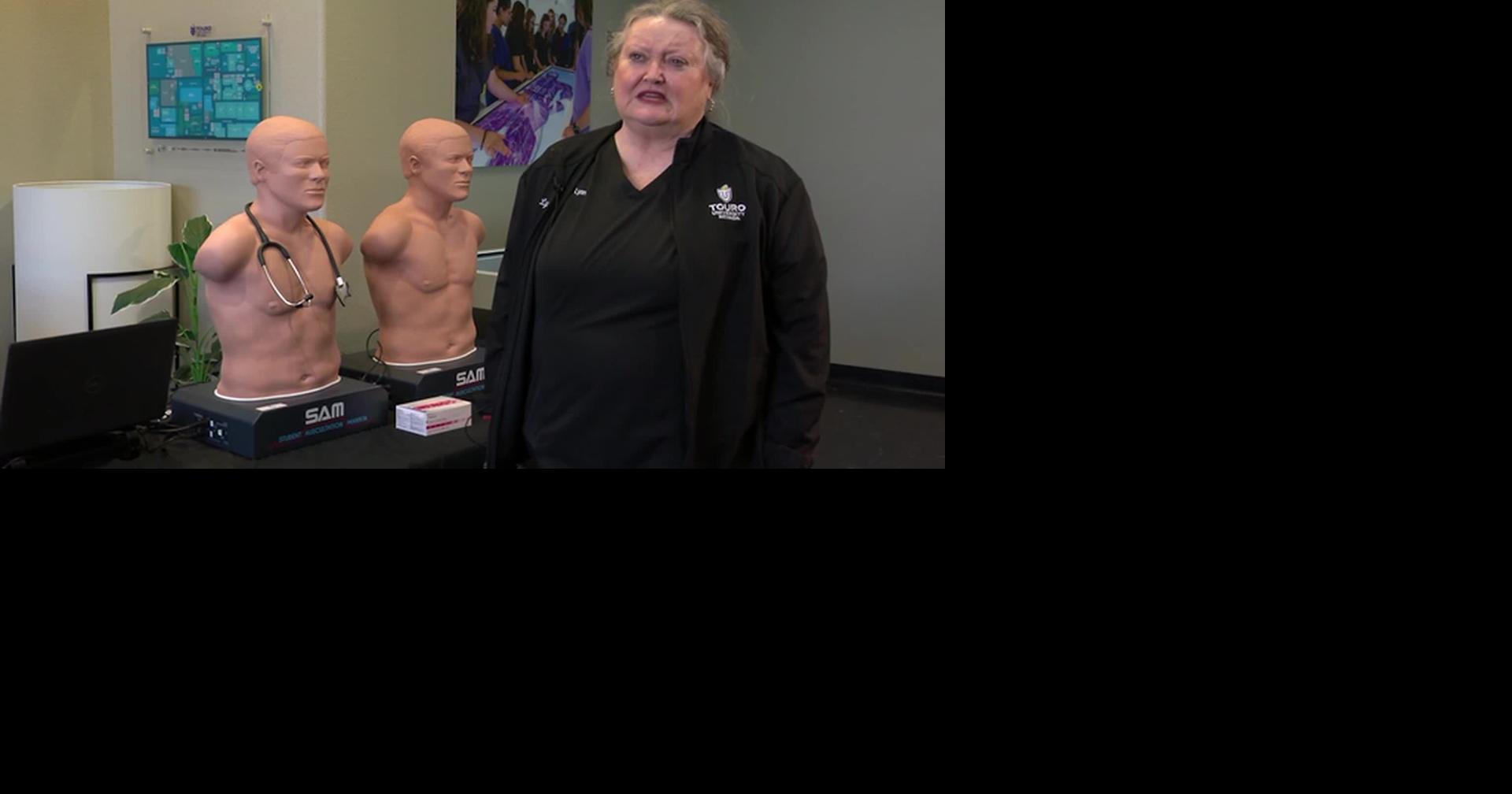 NV: ACTORS ACT OUT ILLNESSES TO HELP MED STUDENTS