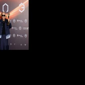 Taiwanese singer "Trout Fresh" aka Lu Shih-hsuan won the Best Male Singer (Mandarin) and the Best Mandarin Album at the awards in Taipei