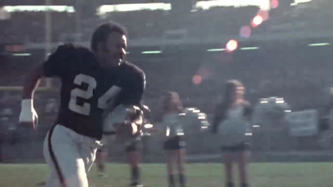 Willie Brown, Hall of Fame cornerback for Oakland Raiders, dies at 78 