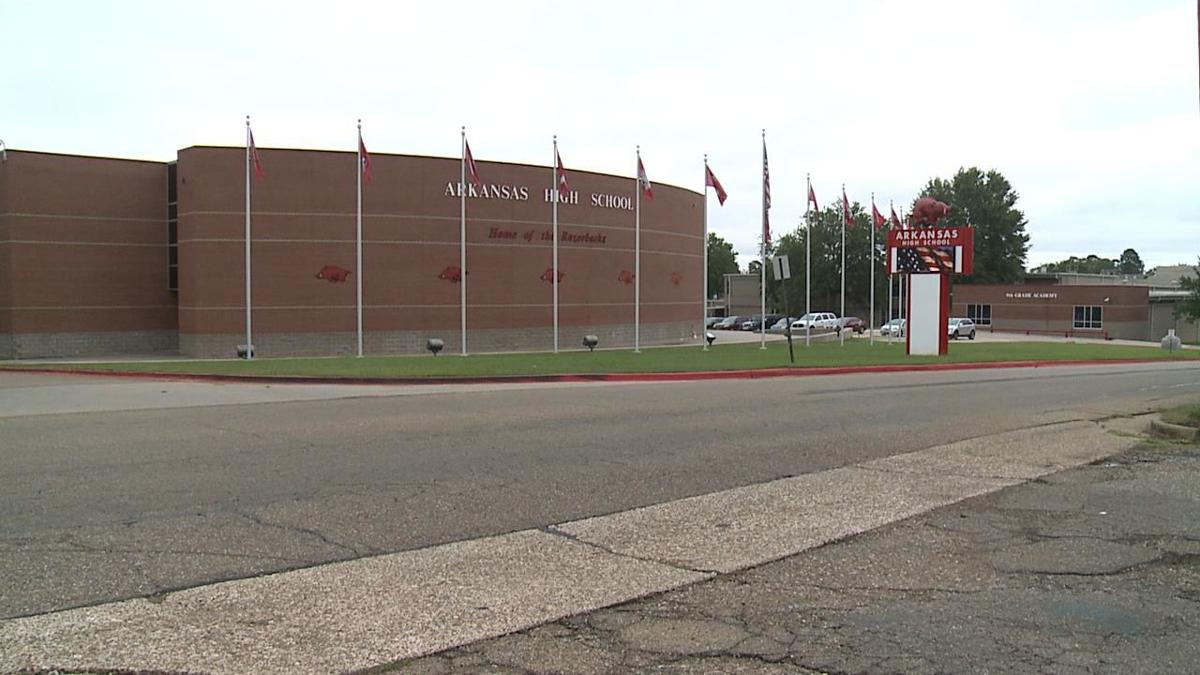 Teen arrested for alleged threats at Arkansas High School