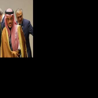 The Saudi and Qatari foreign ministers at a Riyadh meeting to discuss the Middle East war