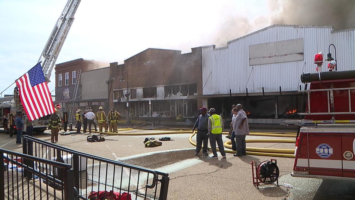 Investigators work to pinpoint cause of downtown Atlanta, Texas fire
