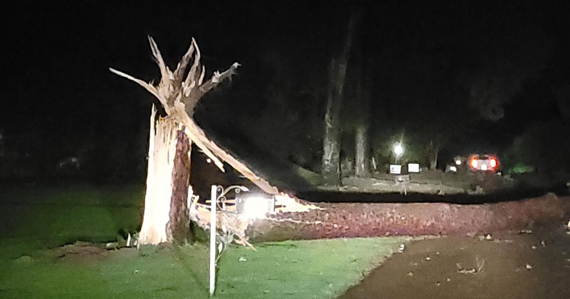Powerful storm pounds the ArkLaTex early Friday - Vimarsana News
