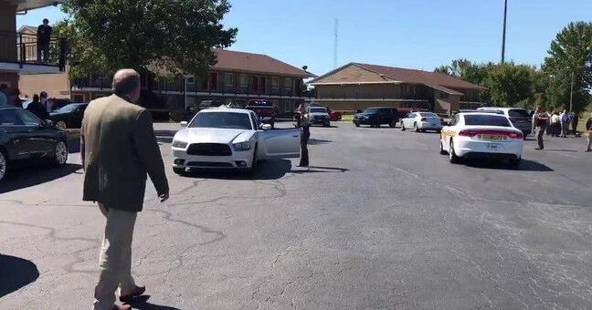 1 officer dead, 1 injured in shooting at Pine Bluff motel | News | ktbs.com