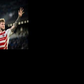 Japan captain Warner Dearns scored a try to help his squad to a 62-24 rout of Tonga in a semi-final match of the Pacific Nations Cup men's rugby tournament