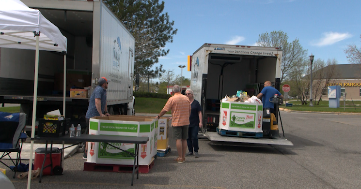 The Billings Family Service receives over 14k lbs of food during the annual stamp out hunger food drive - Vimarsana News