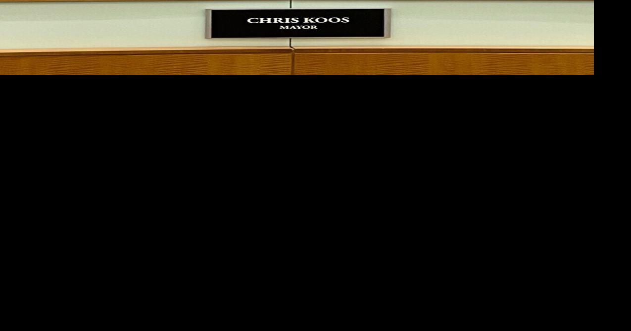 Mayor Koos honors bet with Montana State Bobcats hat at council meeting