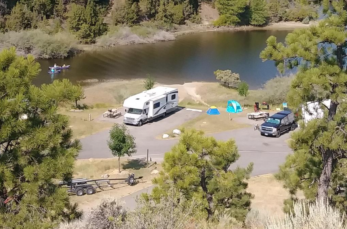 Vehicle traffic on Hellgate Road and Canyon Ferry Reservoir campground ...