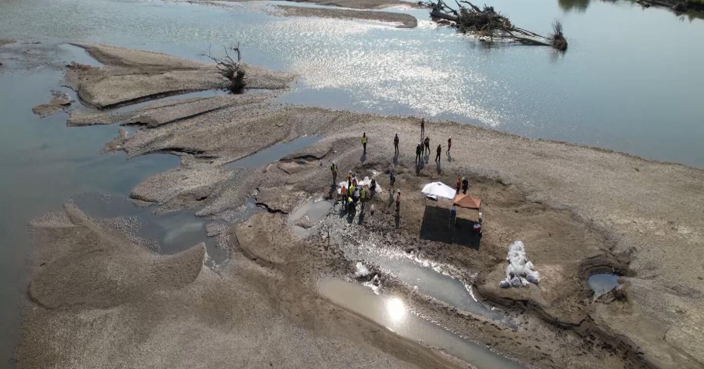 Crews remove asphaltic materials from Yellowstone River - Vimarsana News